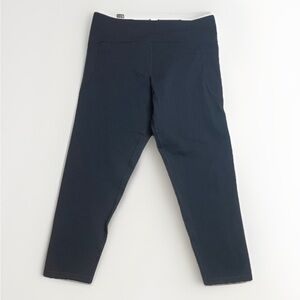 NWOT Soft Black Crop Leggings with phone pockets sz L